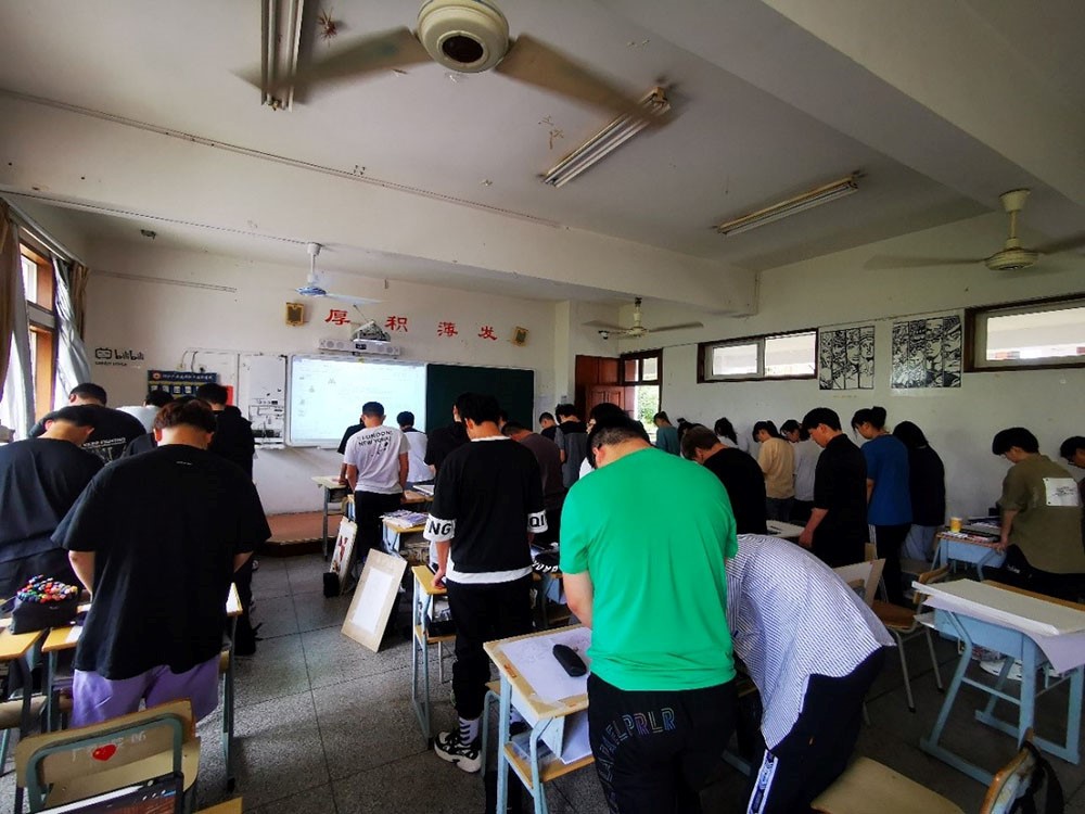 f6fc4f18963f4341bf9ae0961e7acd29.jpg