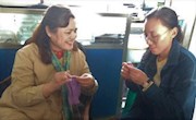 素质拓展课，手工毛线编织走新意
