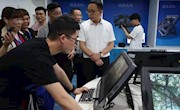 家长代表参观虚拟现实协同创新中心